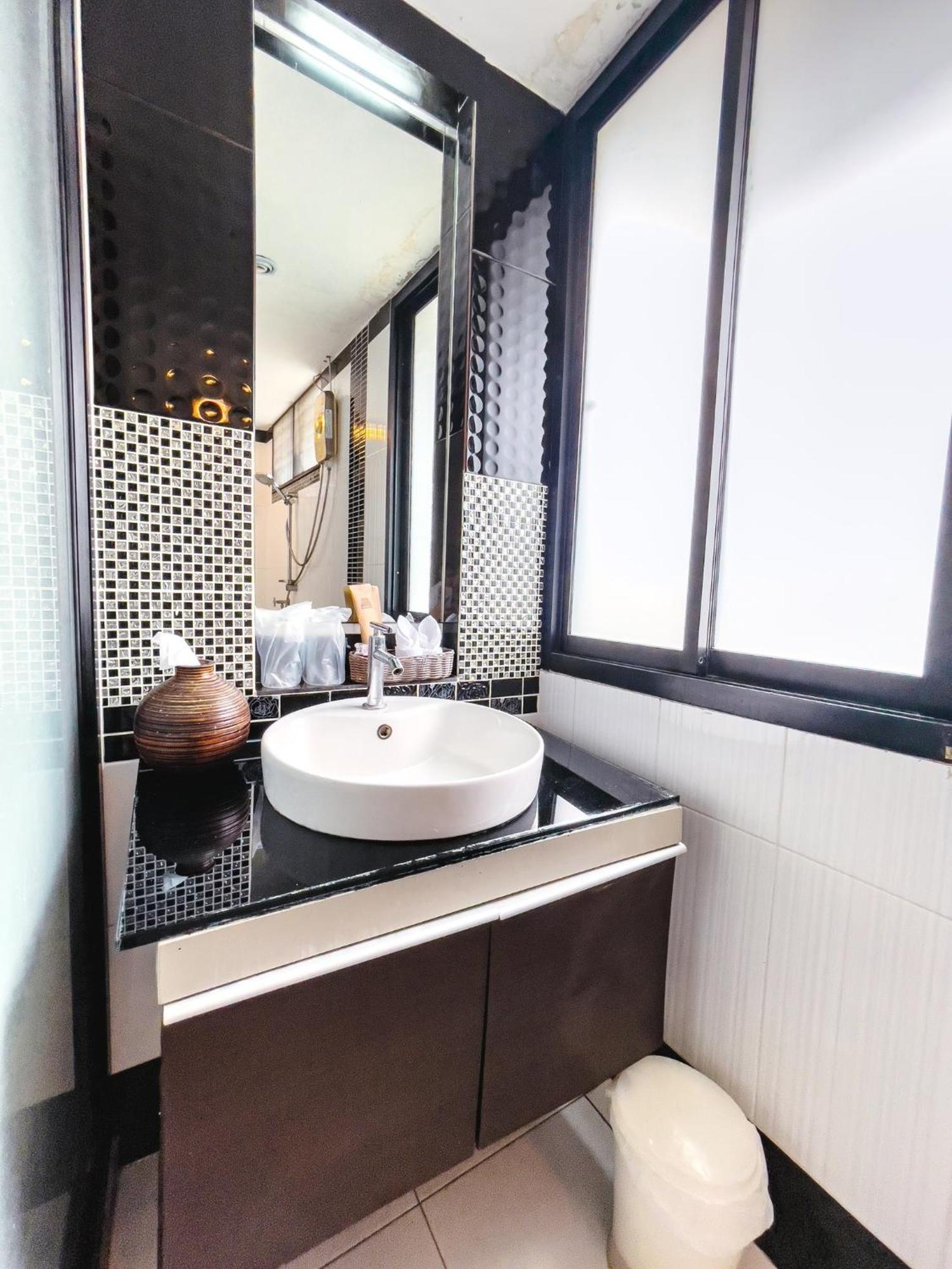 Baik Suite Bangkok Eksteriør bilde